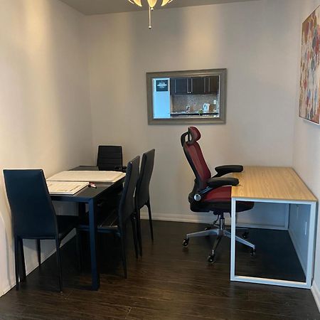 טורונטו Executive 1 Bedroom Condo Sleeps 2 מראה חיצוני תמונה