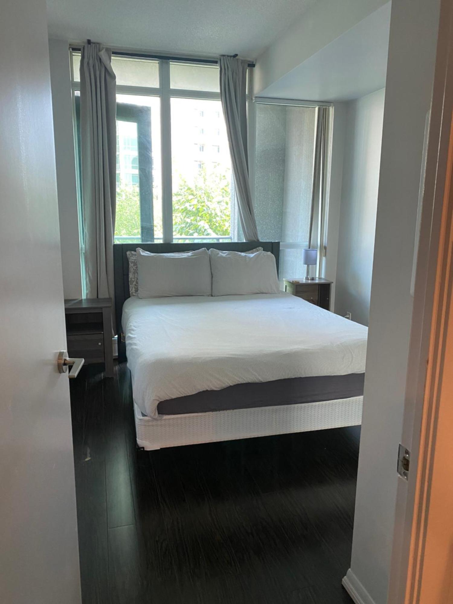 טורונטו Executive 1 Bedroom Condo Sleeps 2 מראה חיצוני תמונה