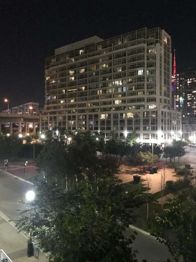 טורונטו Executive 1 Bedroom Condo Sleeps 2 מראה חיצוני תמונה