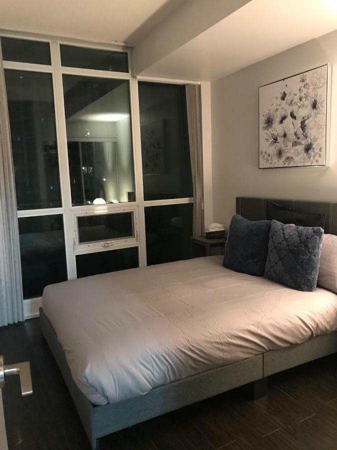 טורונטו Executive 1 Bedroom Condo Sleeps 2 מראה חיצוני תמונה