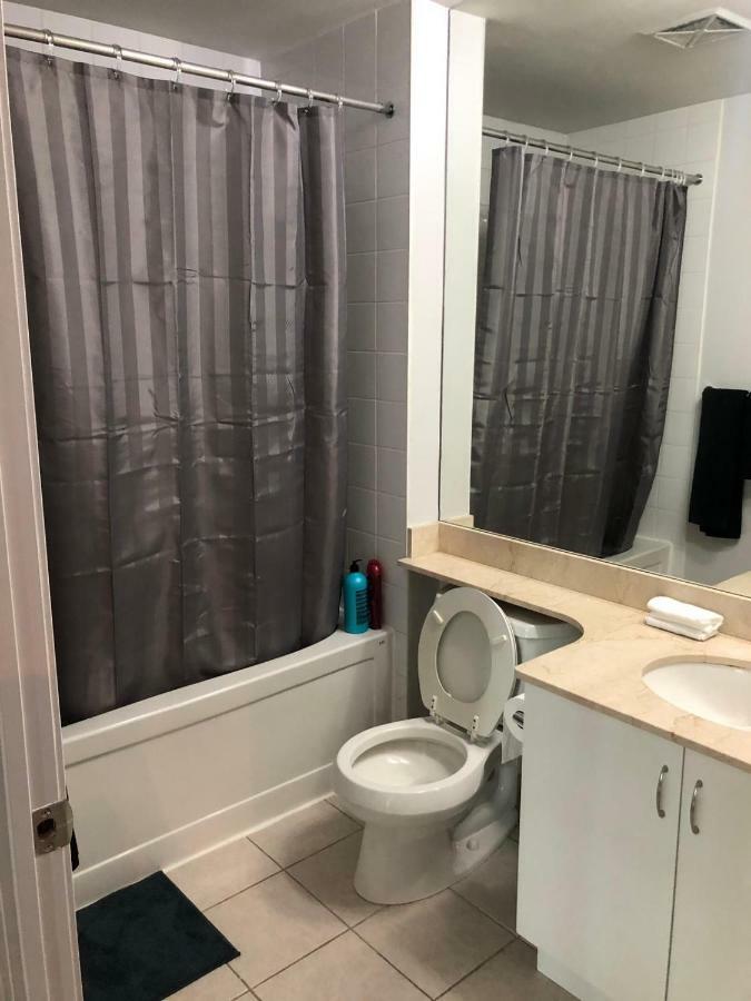 טורונטו Executive 1 Bedroom Condo Sleeps 2 מראה חיצוני תמונה