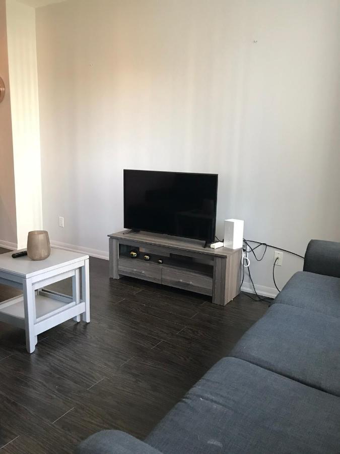 טורונטו Executive 1 Bedroom Condo Sleeps 2 מראה חיצוני תמונה