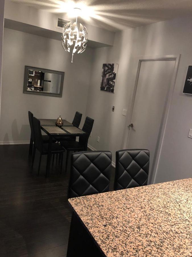 טורונטו Executive 1 Bedroom Condo Sleeps 2 מראה חיצוני תמונה